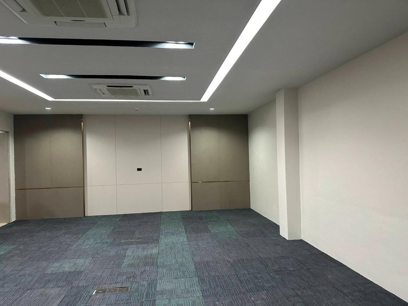 งานบริการของช่างซ่อม พร้อมเพชร